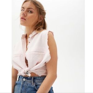 BDG sleeveless flannel crop light pink size medium
